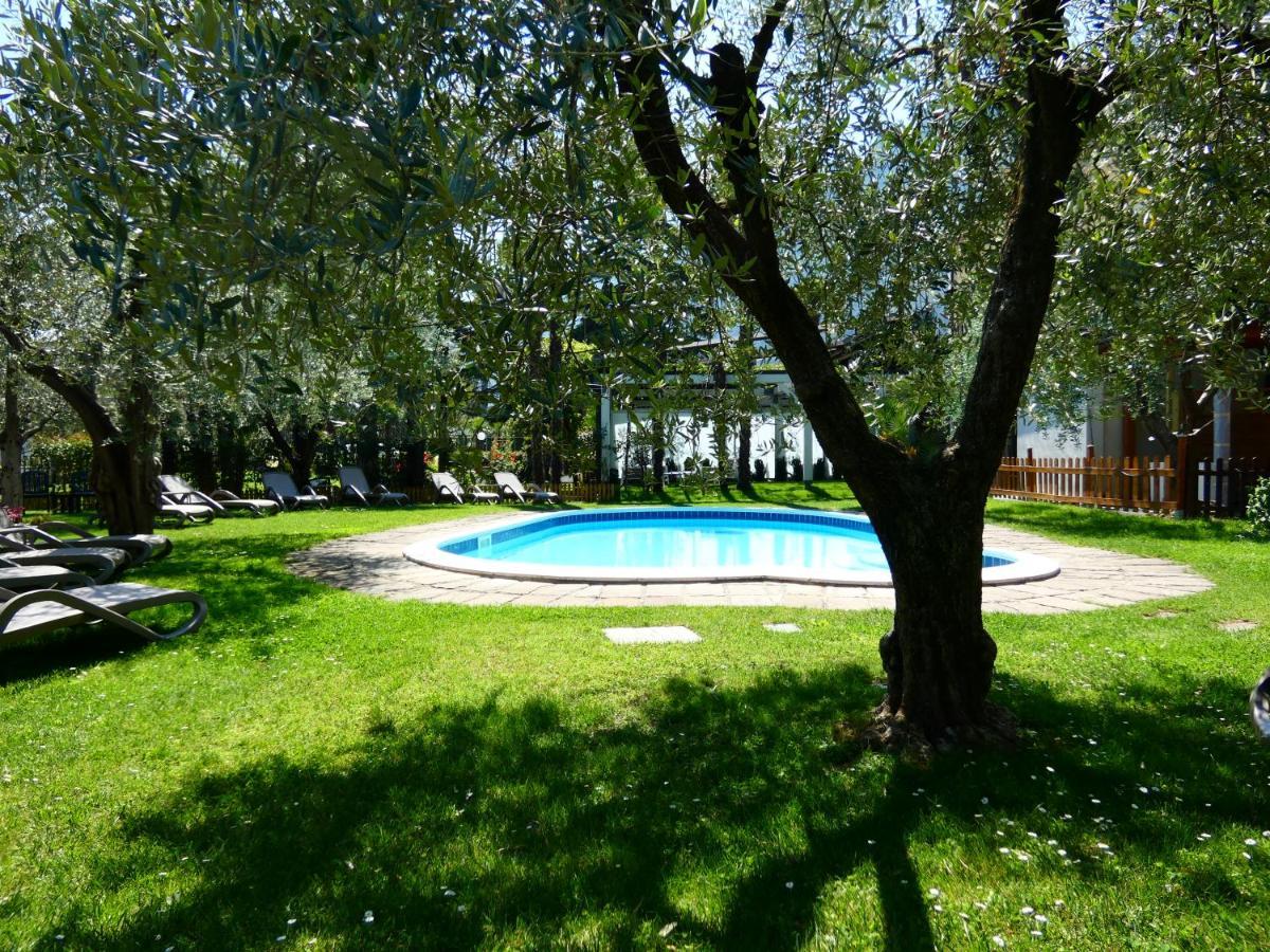 ريفا ديل غاردا Residence Villa Degli Aranci المظهر الخارجي الصورة