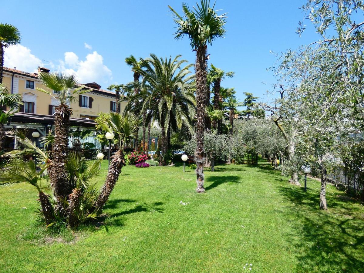 ريفا ديل غاردا Residence Villa Degli Aranci المظهر الخارجي الصورة