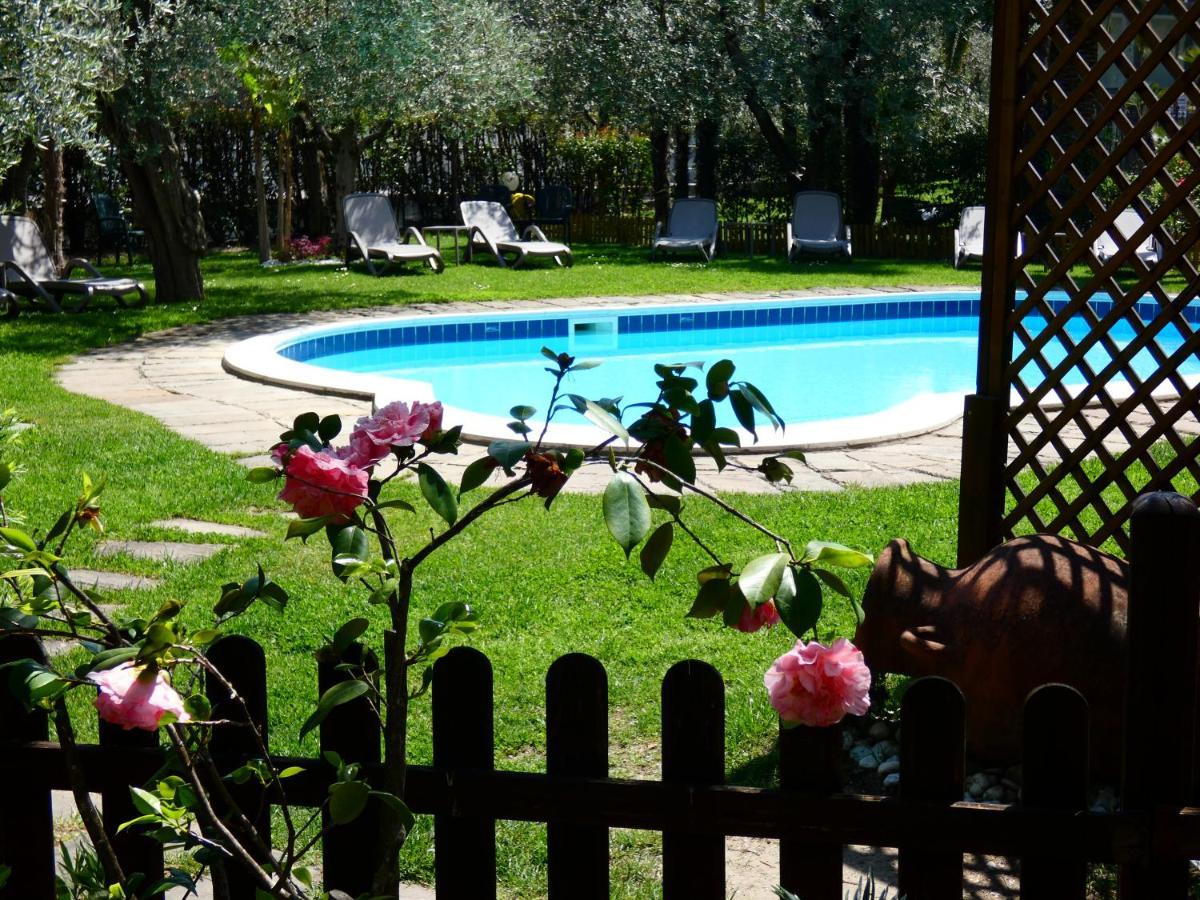 ريفا ديل غاردا Residence Villa Degli Aranci المظهر الخارجي الصورة