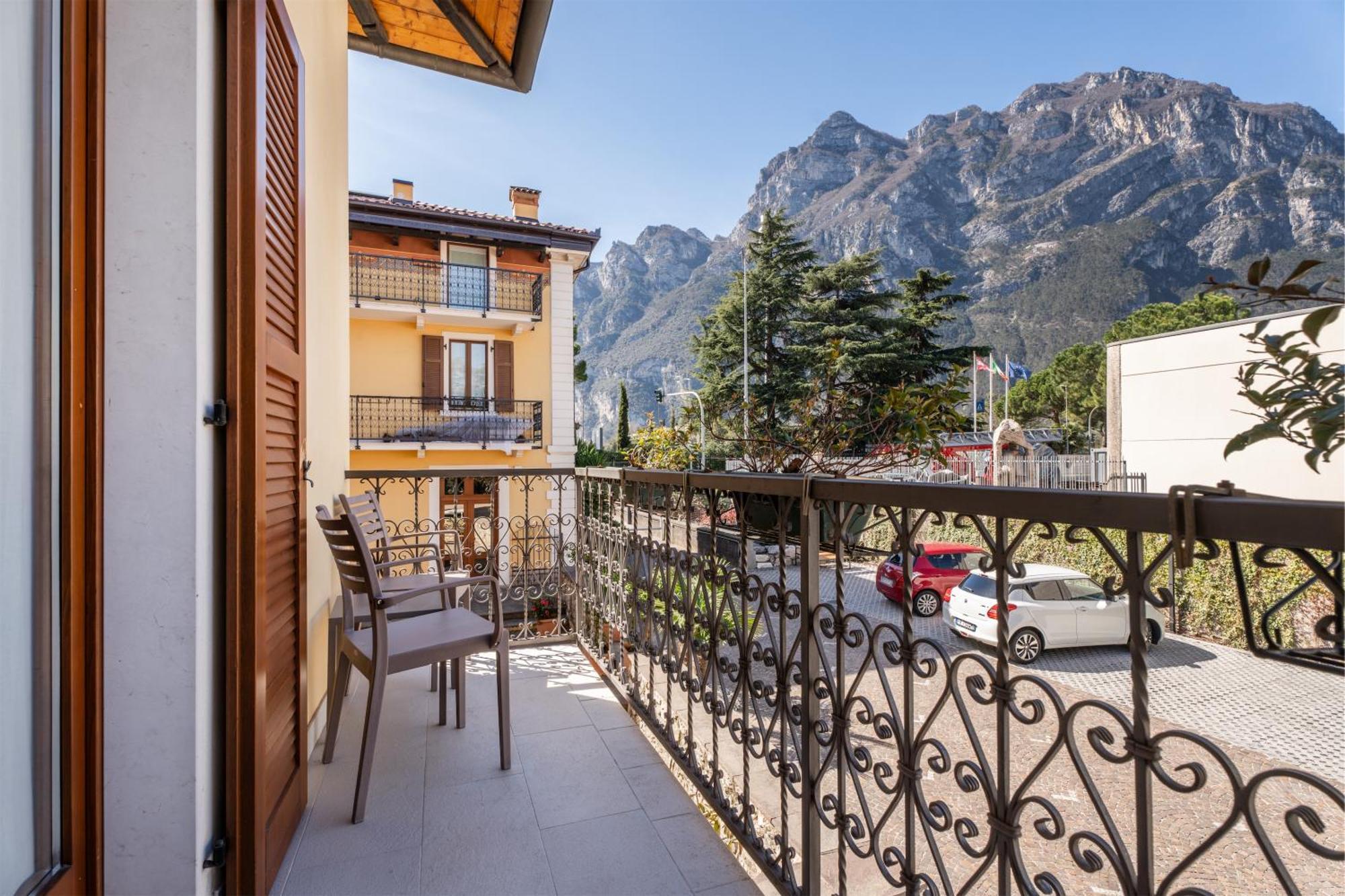 ريفا ديل غاردا Residence Villa Degli Aranci المظهر الخارجي الصورة